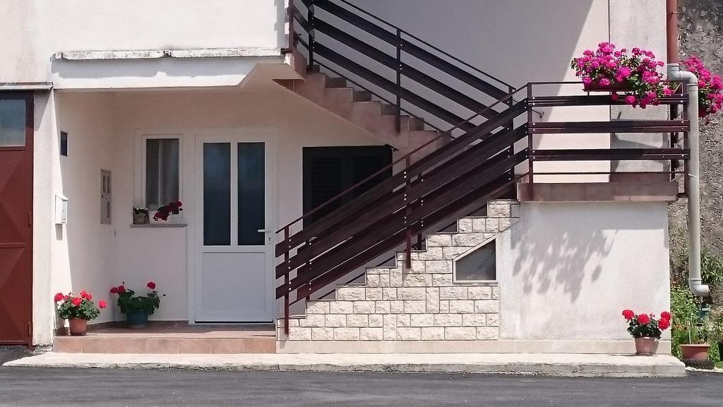 Apartment Toncic Benazici Exterior photo